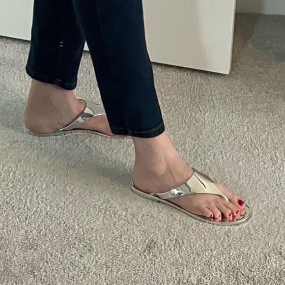 BCBGeneration Silver Thongs NWOT 8 - Picture 8 of 9